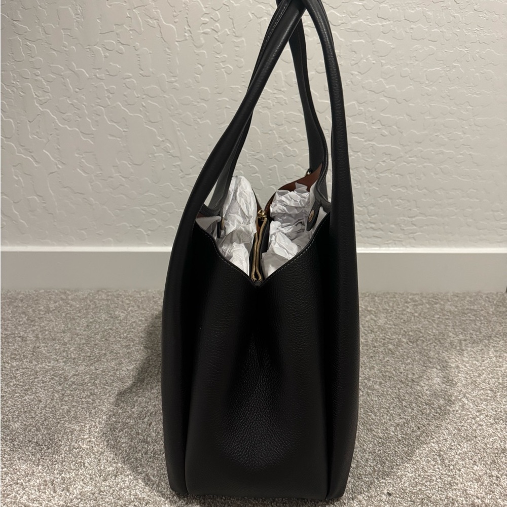 Chic Black Handbag - Picture 4 of 7